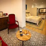 Nocleg ze śniadaniem Salutbb D'hote 4*