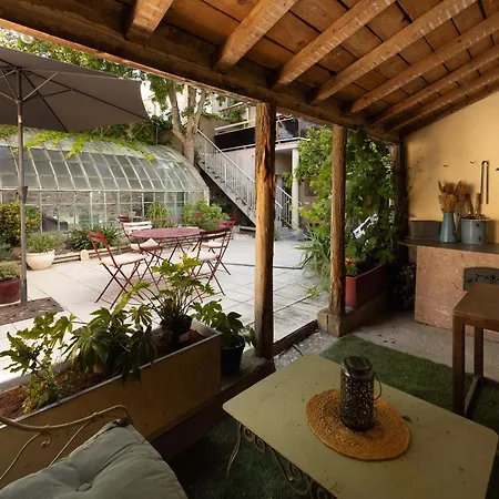 Salutbb D'hote Bed & Breakfast