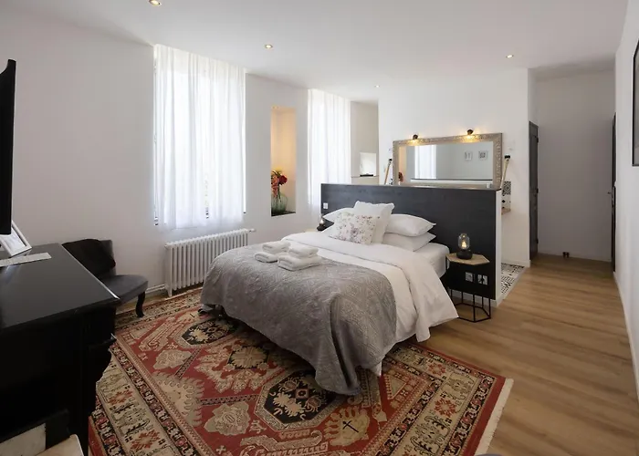 Salutbb D'hote 4* Каркассонн