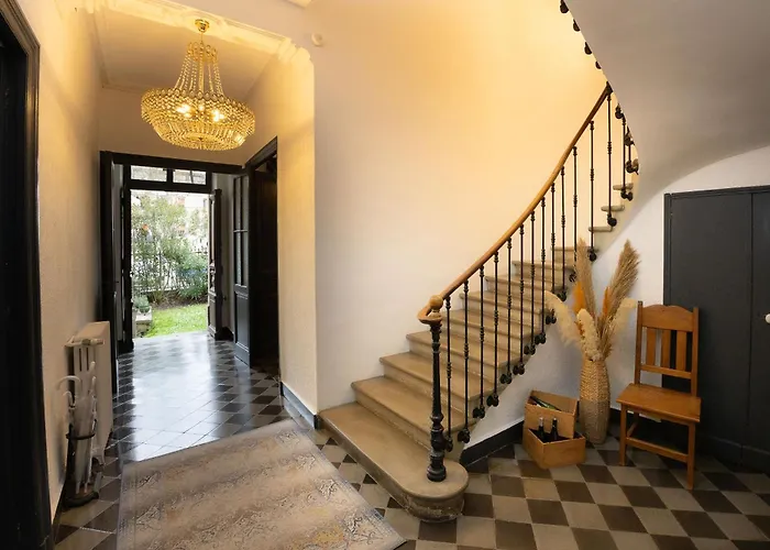 Salutbb D'hote 4* Каркассон