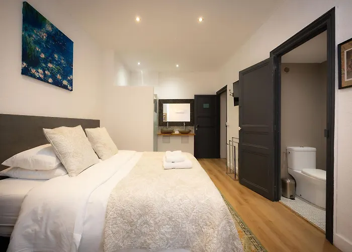 Salutbb D'hote 4* Каркассон